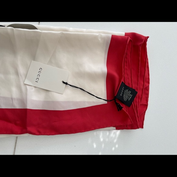 GUCCI FUTURE FOULARD SILK SCARF - Picture 2 of 4